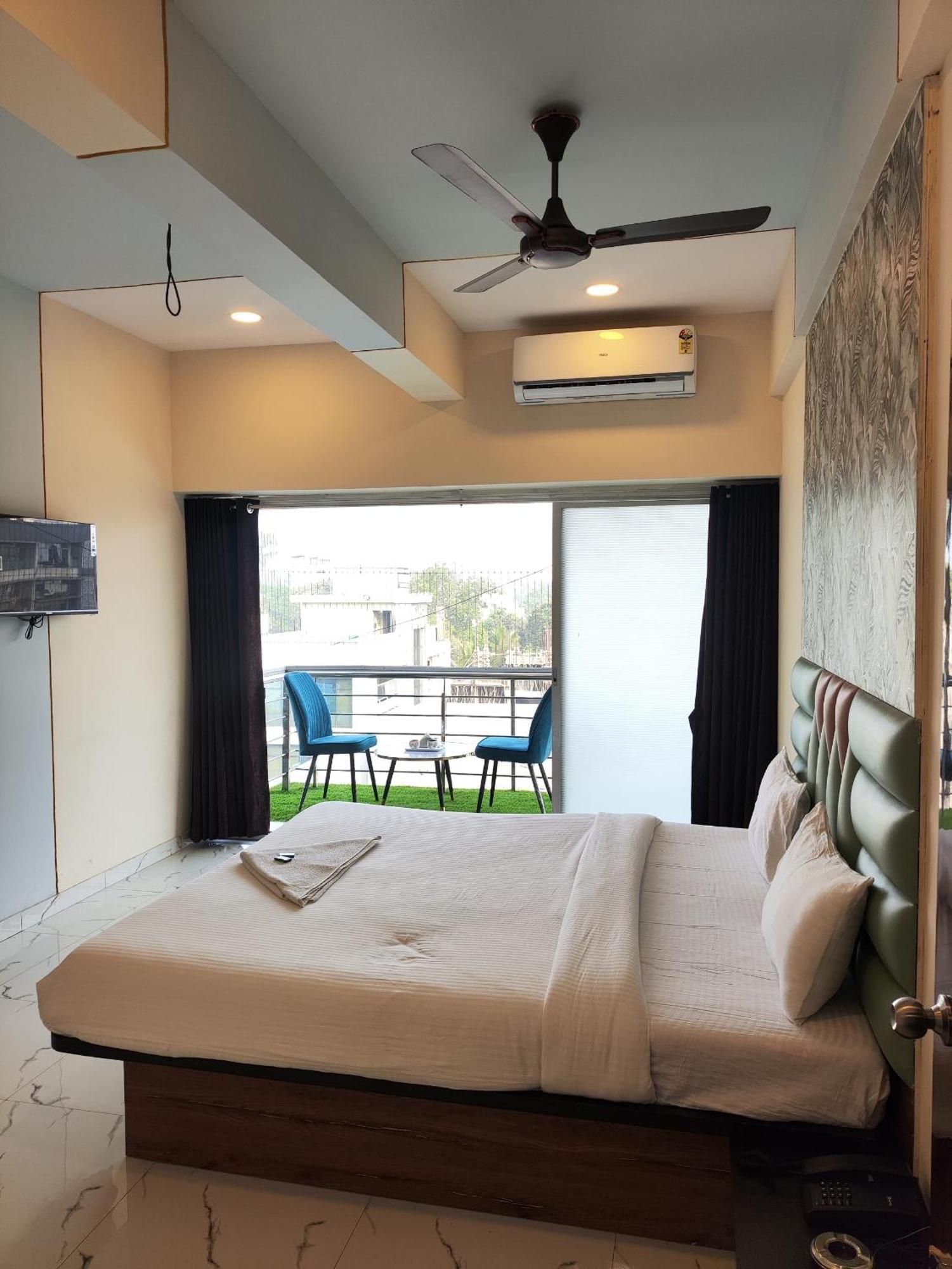 New Balaji Residency By Glitz Hotels Ulhāsnagar Eksteriør billede