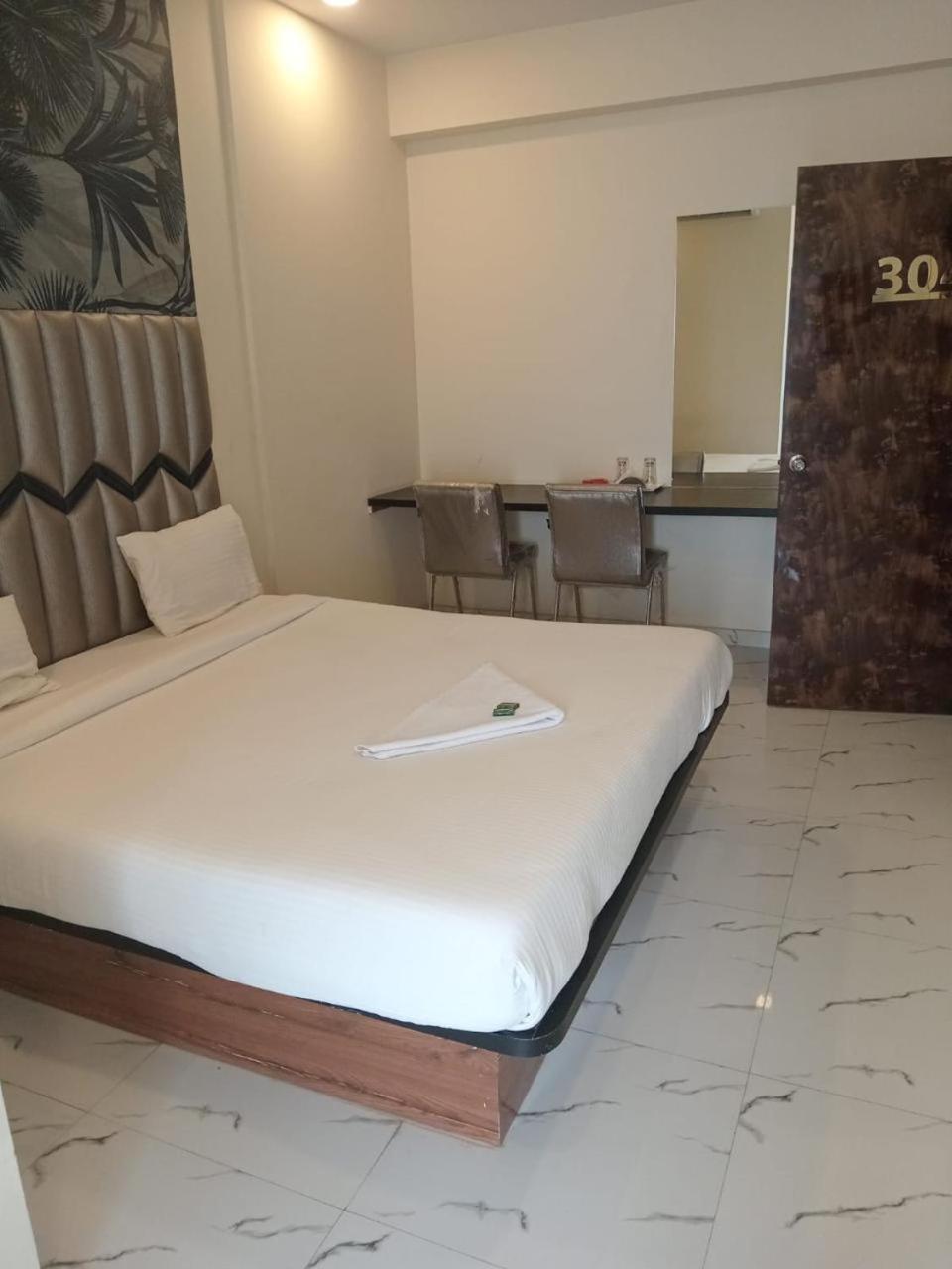 New Balaji Residency By Glitz Hotels Ulhāsnagar Eksteriør billede