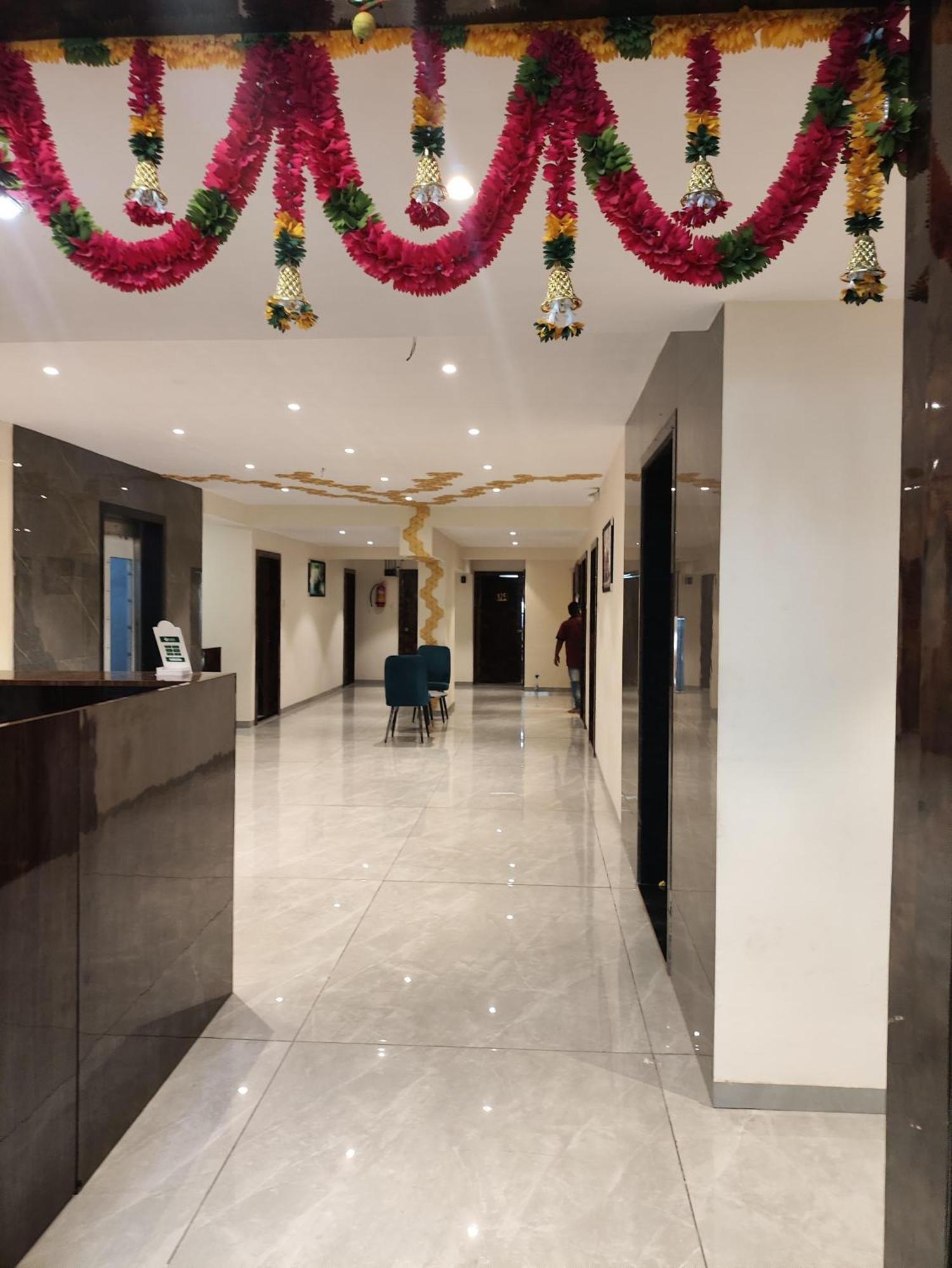 New Balaji Residency By Glitz Hotels Ulhāsnagar Eksteriør billede